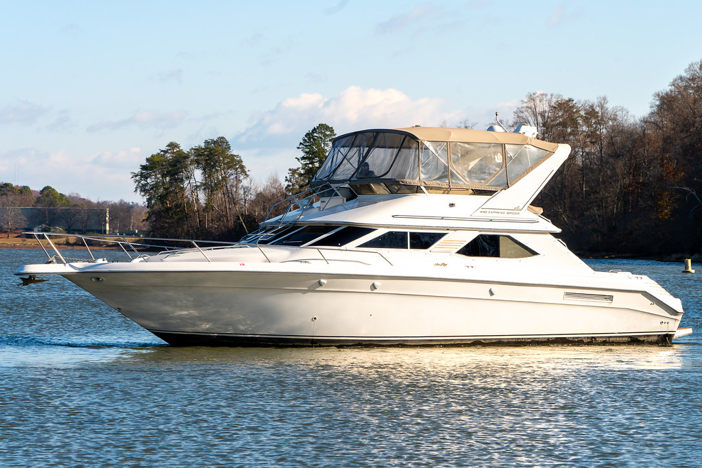 Sea Ray 440 Express Bridge — 1996 Sea Ray 440 Express Bridge for